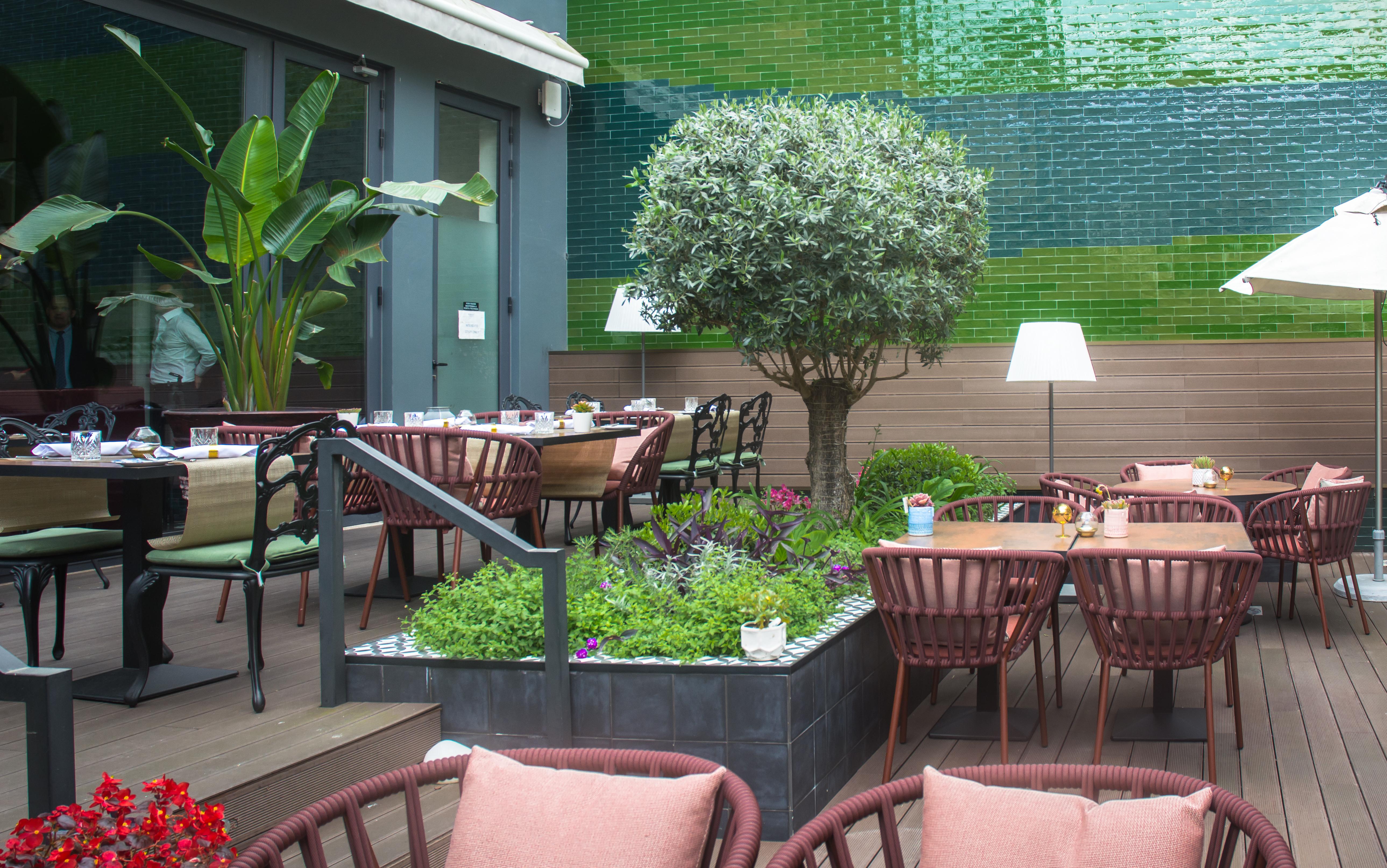 138 Liberdade Hotel Lisbon Bagian luar foto The terrace at the restaurant