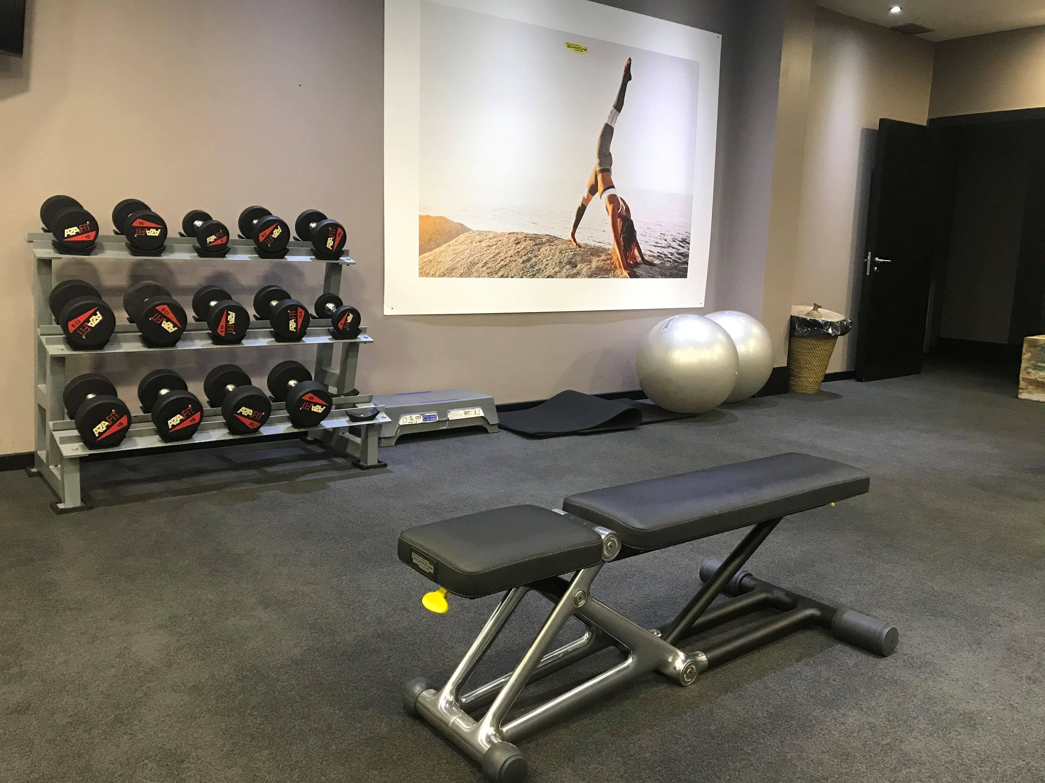 138 Liberdade Hotel Lisbon Bagian luar foto A weight bench