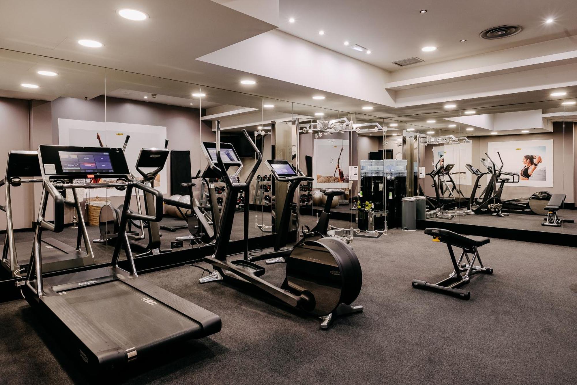 138 Liberdade Hotel Lisbon Bagian luar foto The gym at the hotel