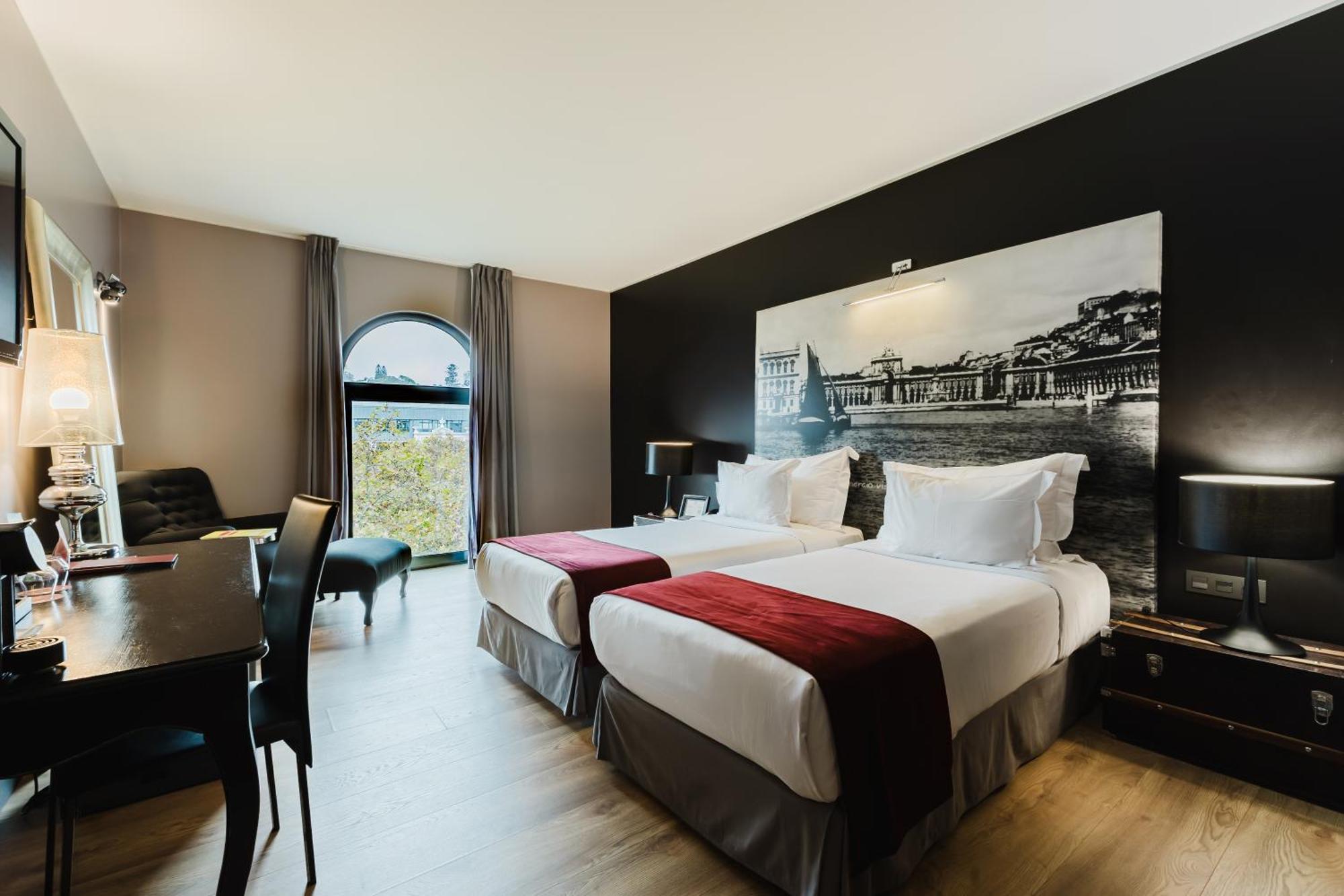 138 Liberdade Hotel Lisbon Bagian luar foto Room at Hotel AC Palacio de Duero