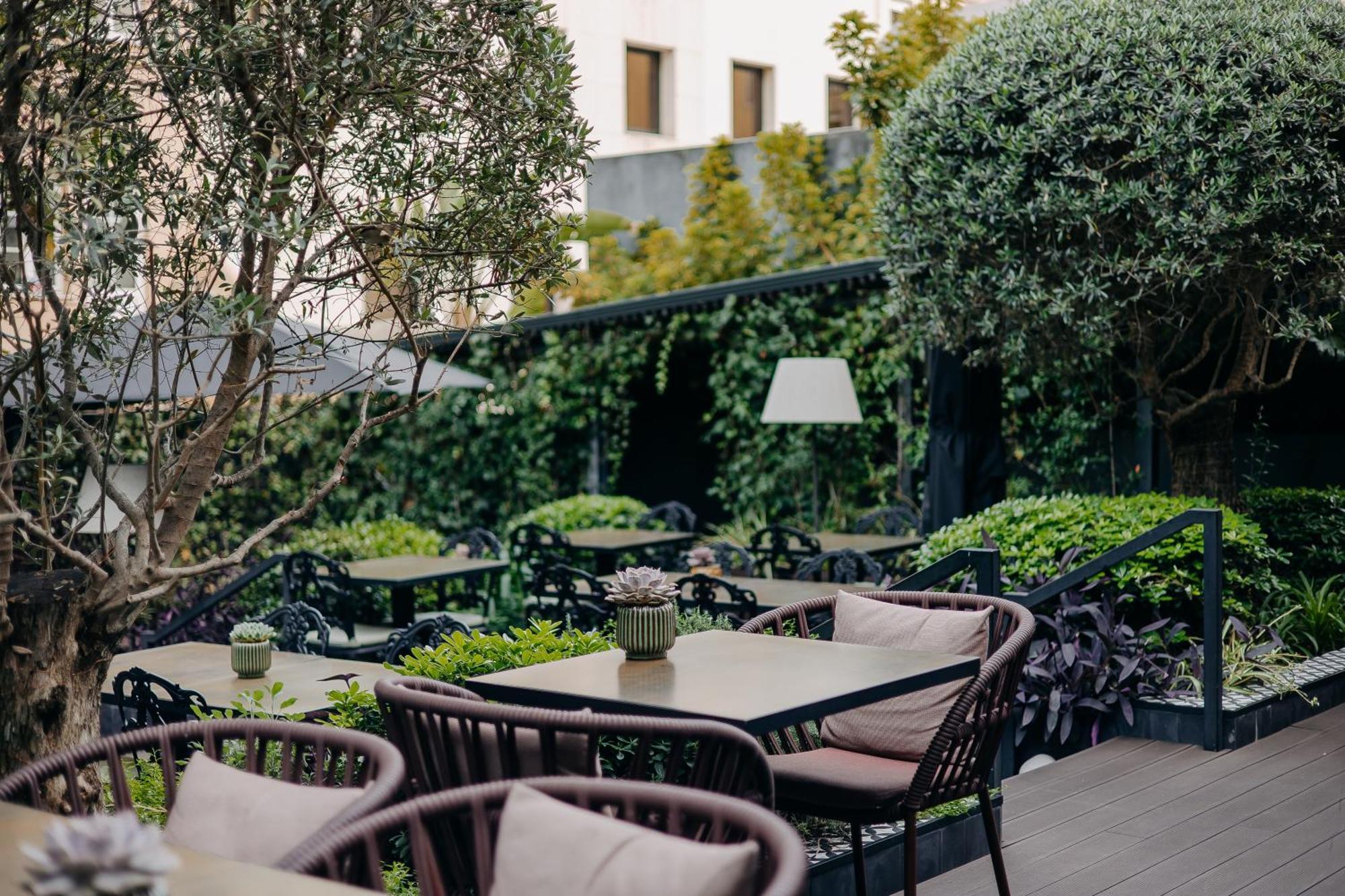 138 Liberdade Hotel Lisbon Bagian luar foto The garden of the hotel